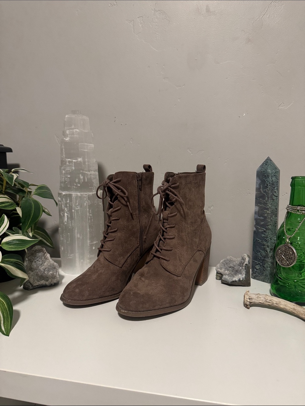 Forever 21 Women’s Brown Suede Lace-Up Ankle Boots Size 7.5